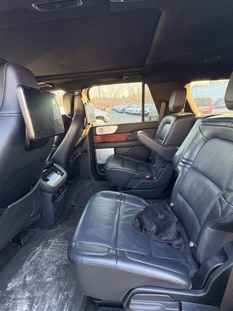 Used 2022 Lincoln Navigator Reserve image 10