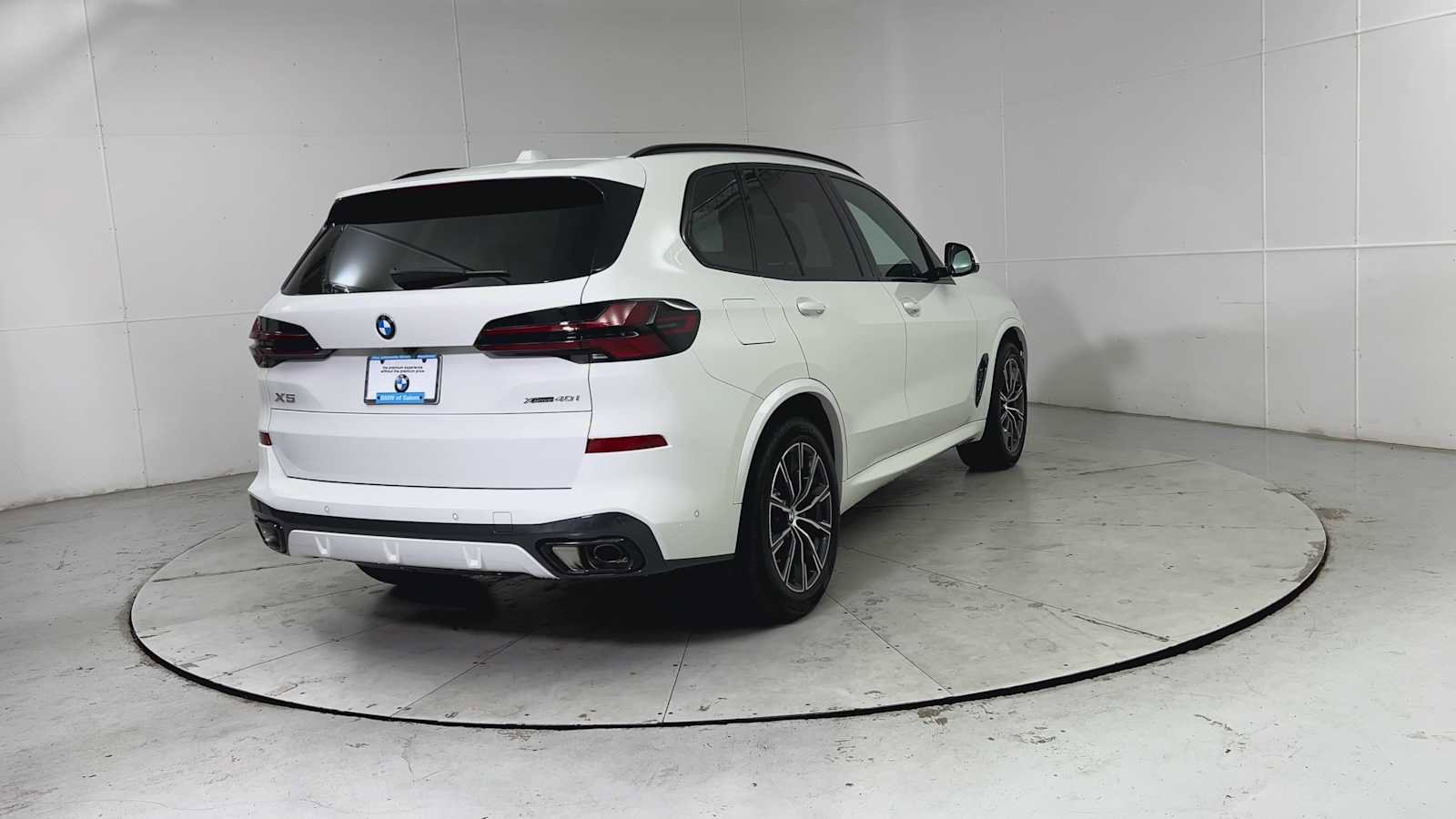 New 2026 BMW X5 xDrive40i w/ M Sport Package image 2