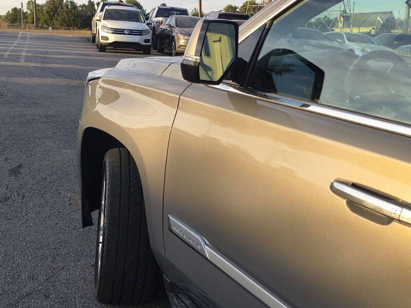 Used 2018 Cadillac Escalade Luxury image 8