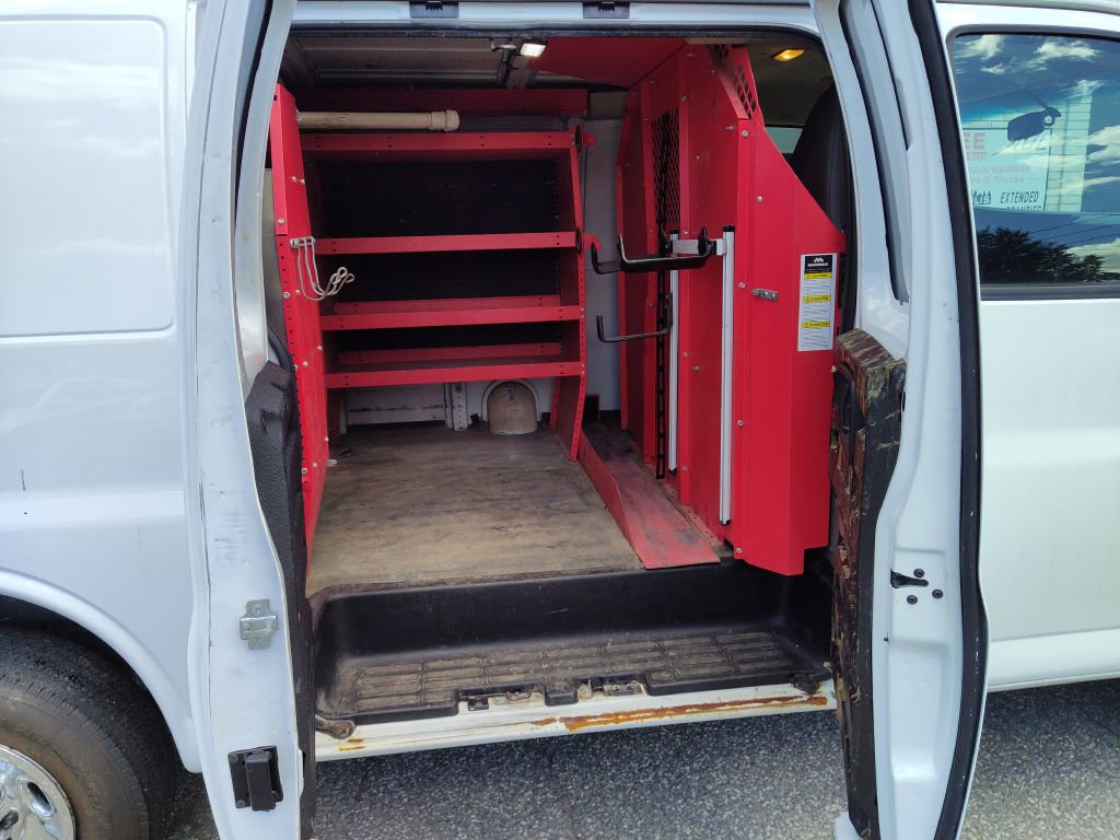 Used 2018 Chevrolet Express 2500 w/ Driver Convenience Package image 19