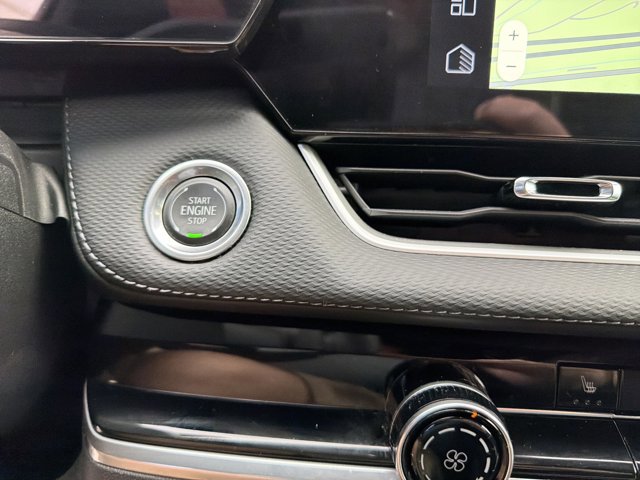 Used 2025 Chevrolet Equinox LT image 23