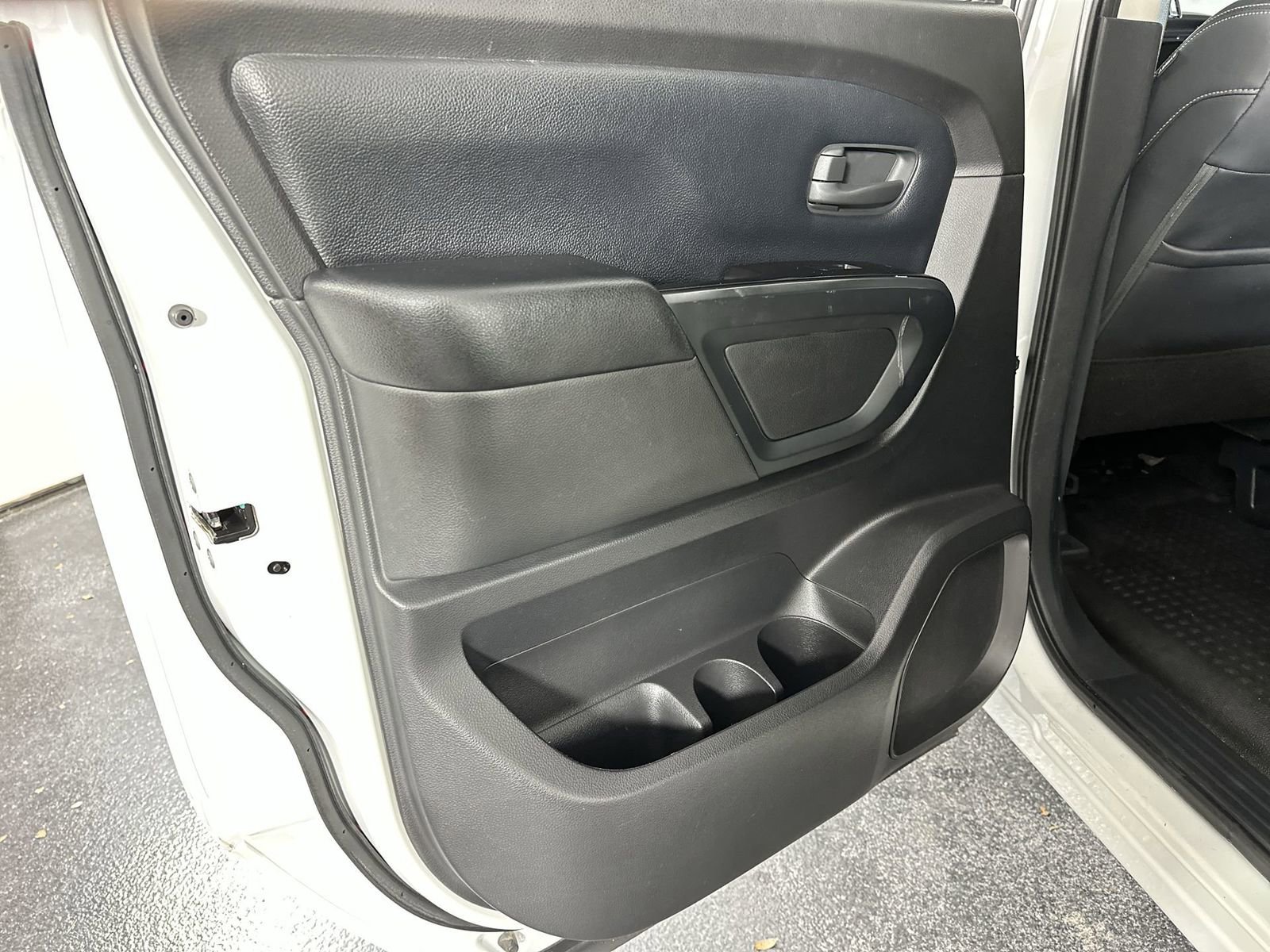 Used 2019 Nissan Titan S AWD/4WD image 30