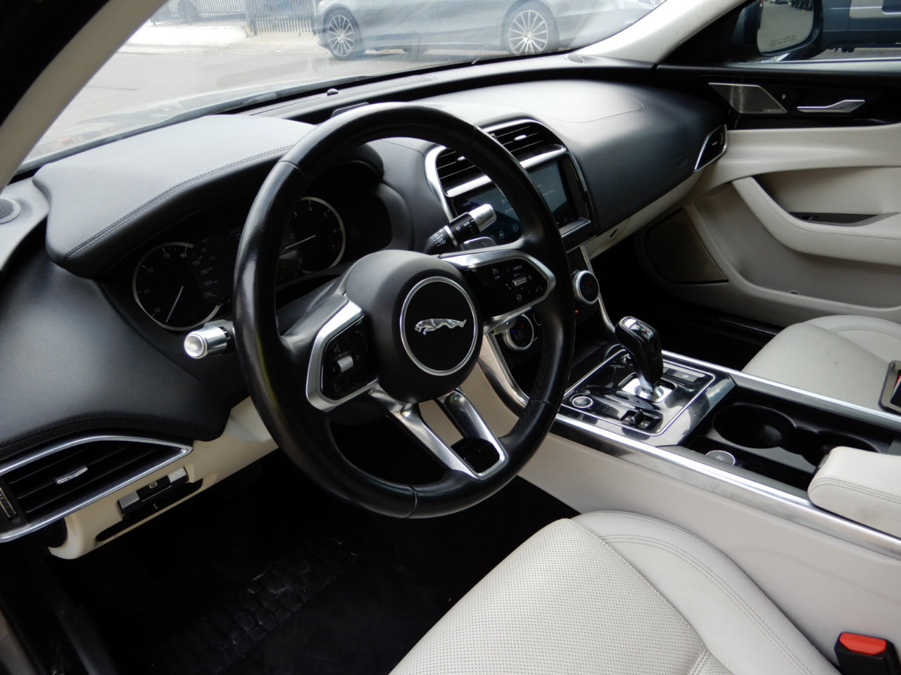 Used 2020 Jaguar XE S image 11