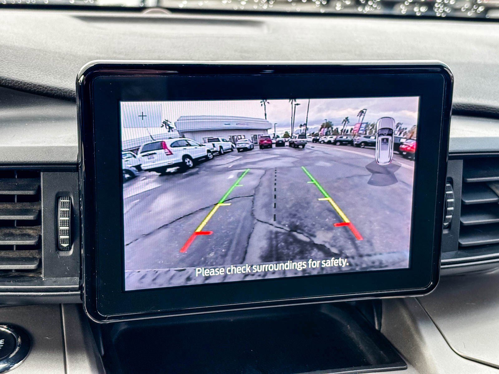 Used 2022 Ford Explorer XLT image 26