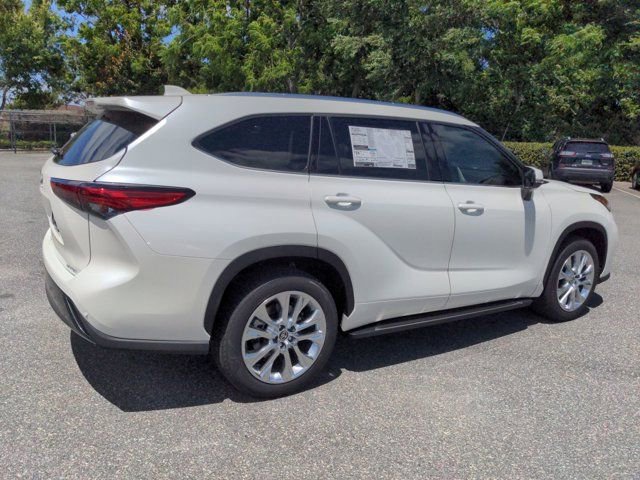 Used 2021 Toyota Highlander Limited image 4