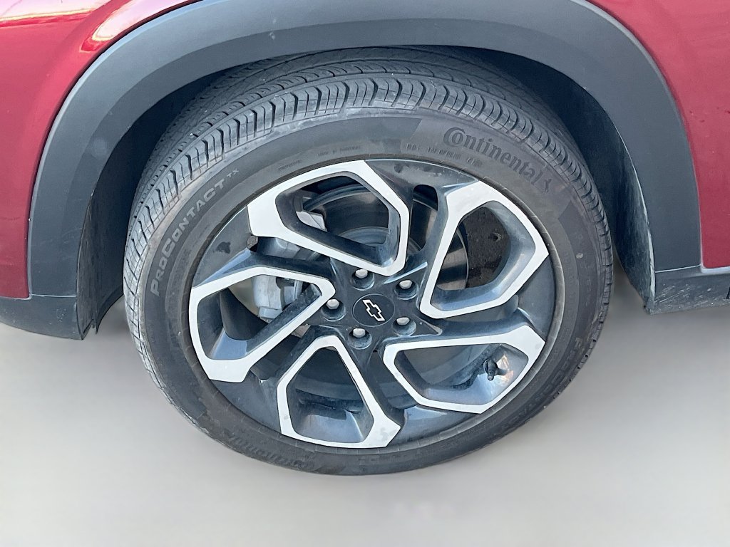 Used 2025 Chevrolet Trax RS w/ Driver Confidence Package FWD image 29