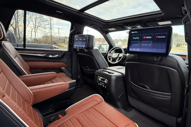 Used 2023 GMC Yukon Denali Ultimate image 16