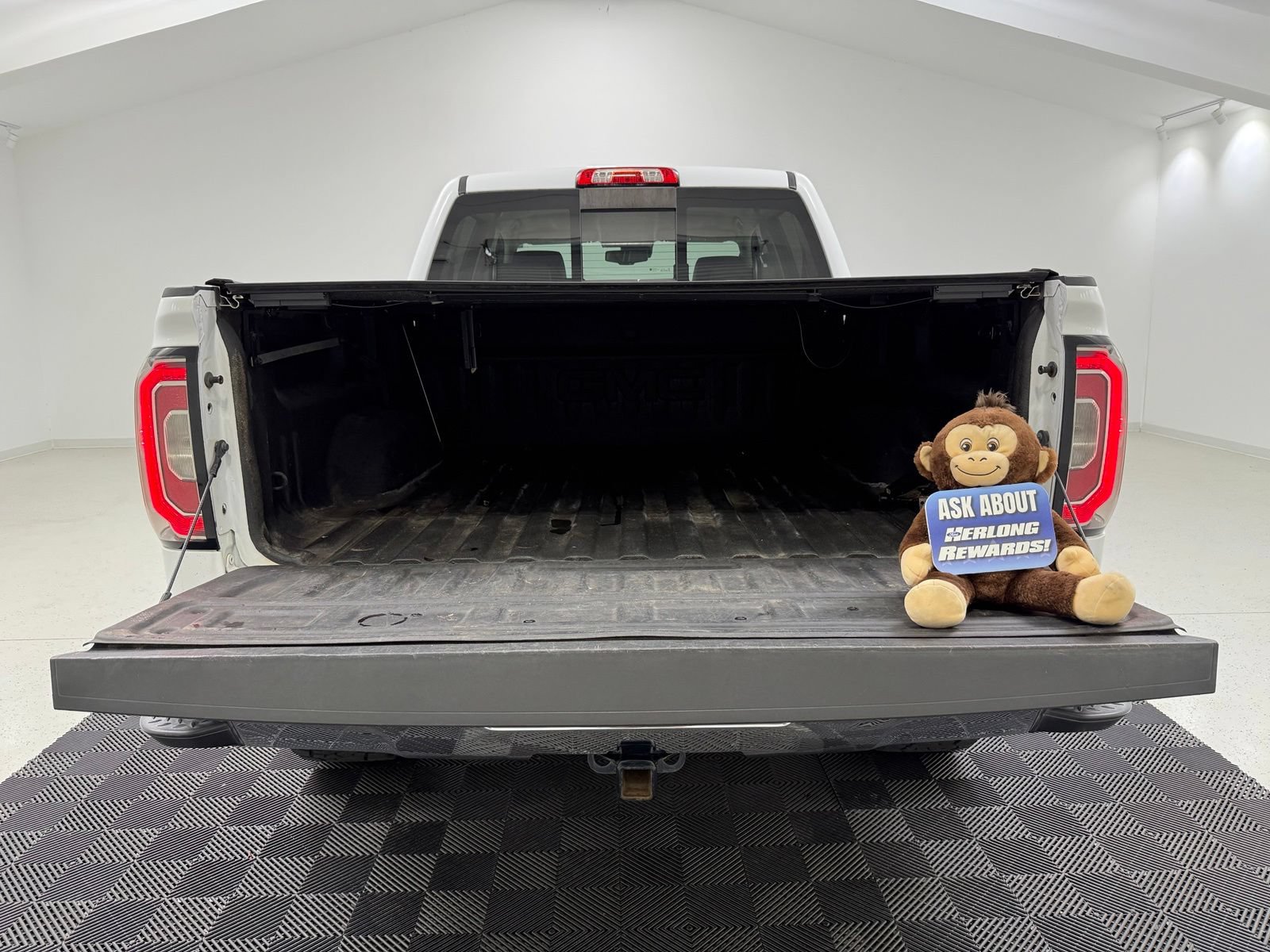 Used 2018 GMC Sierra 1500 SLT AWD/4WD image 8