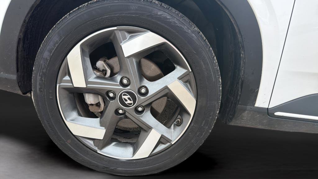 Used 2024 Hyundai Venue Limited FWD image 23