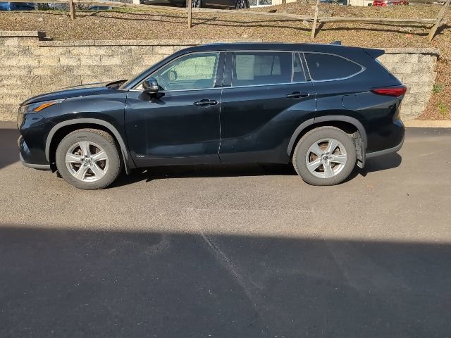 Used 2022 Toyota Highlander LE AWD/4WD image 6