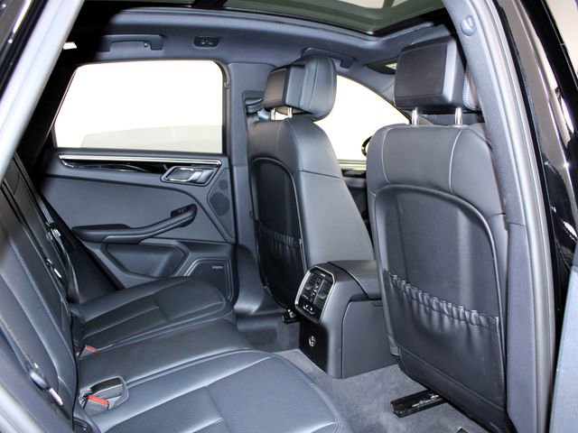 Certified 2023 Porsche Macan image 25