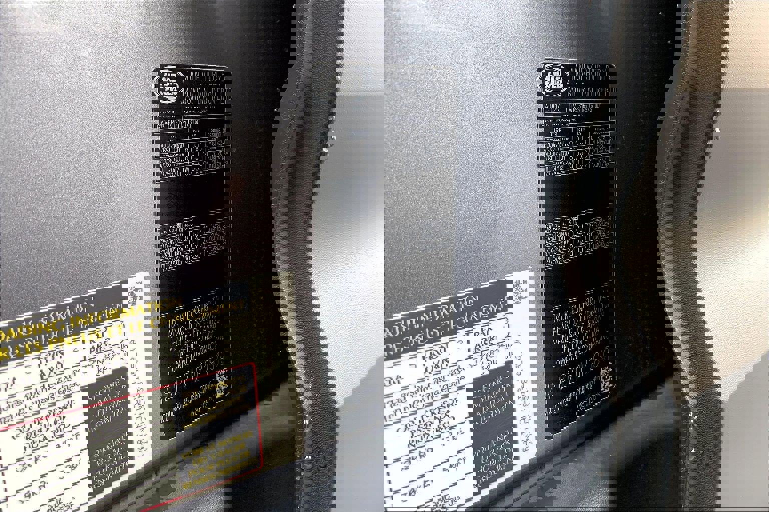 Used 2023 Land Rover Defender 110 SE image 32