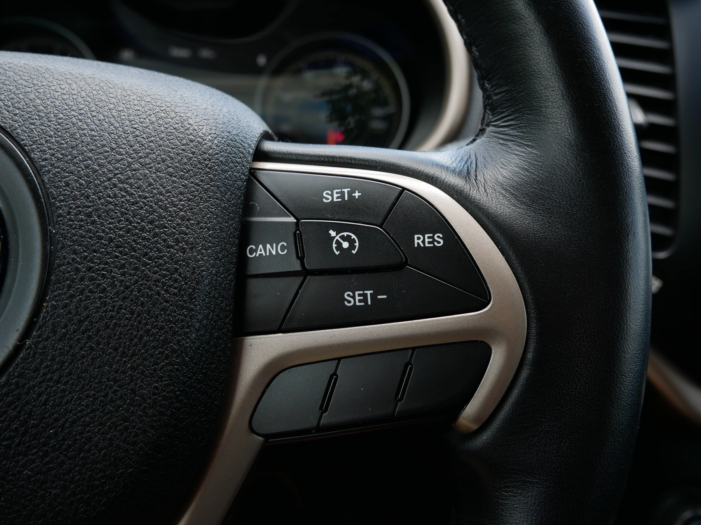 Used 2016 Jeep Cherokee Limited AWD/4WD image 29