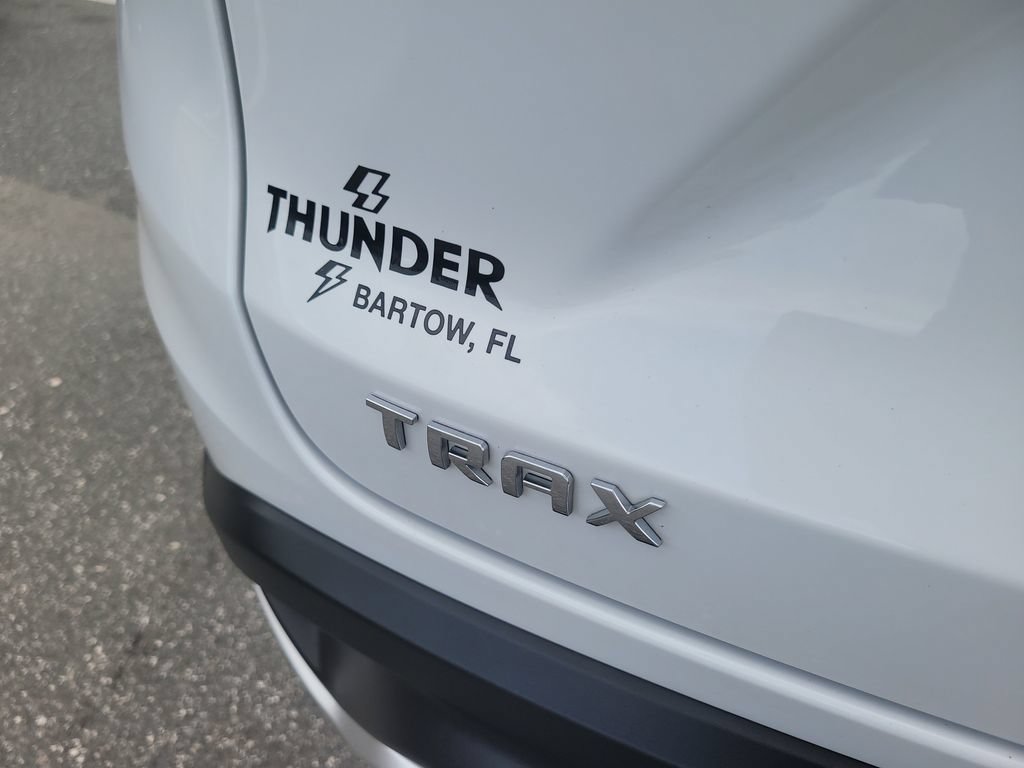 Used 2025 Chevrolet Trax LT FWD image 8
