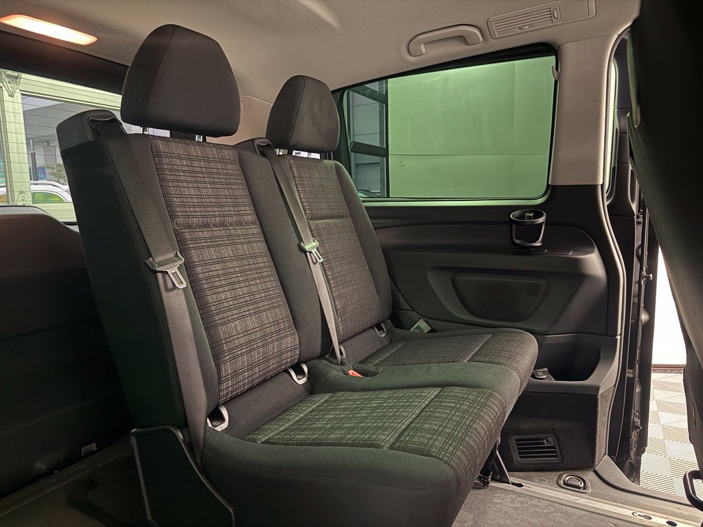 Used 2018 Mercedes-Benz Metris Passenger image 34
