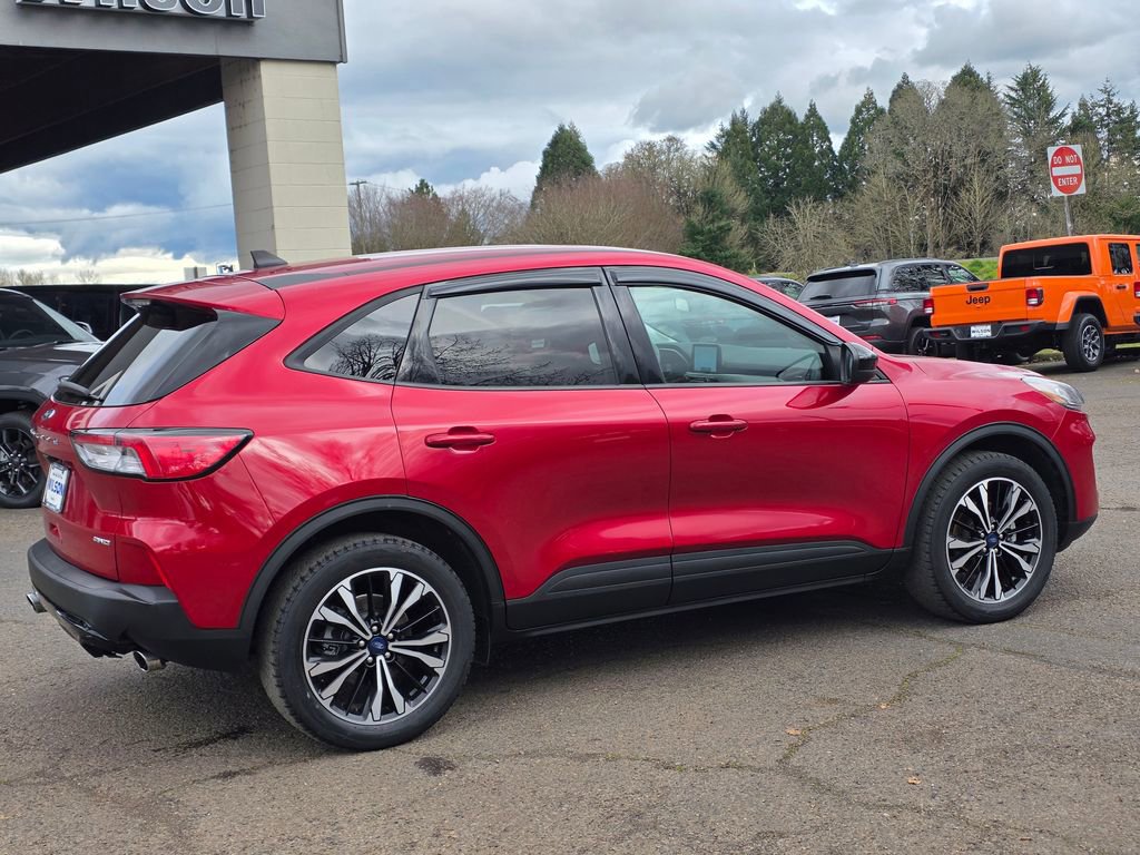 Used 2022 Ford Escape SE w/ SE Sport Appearance Package image 2