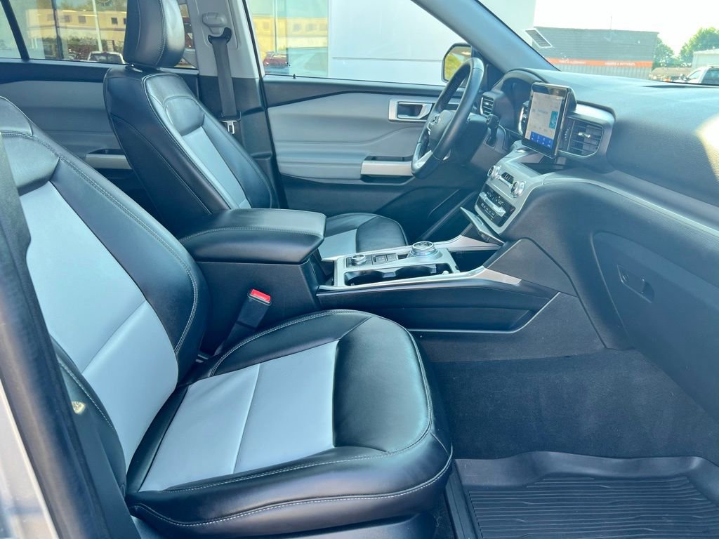 Used 2022 Ford Explorer XLT w/ Equipment Group 202A image 40