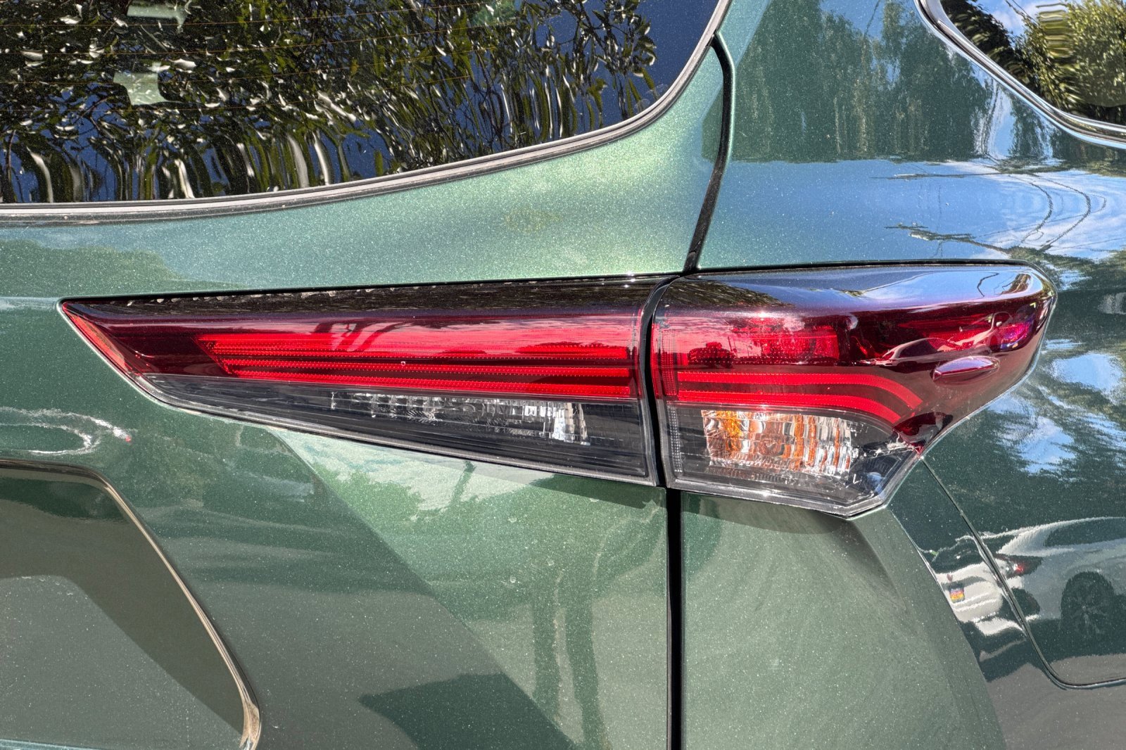 Used 2024 Toyota Highlander LE image 29