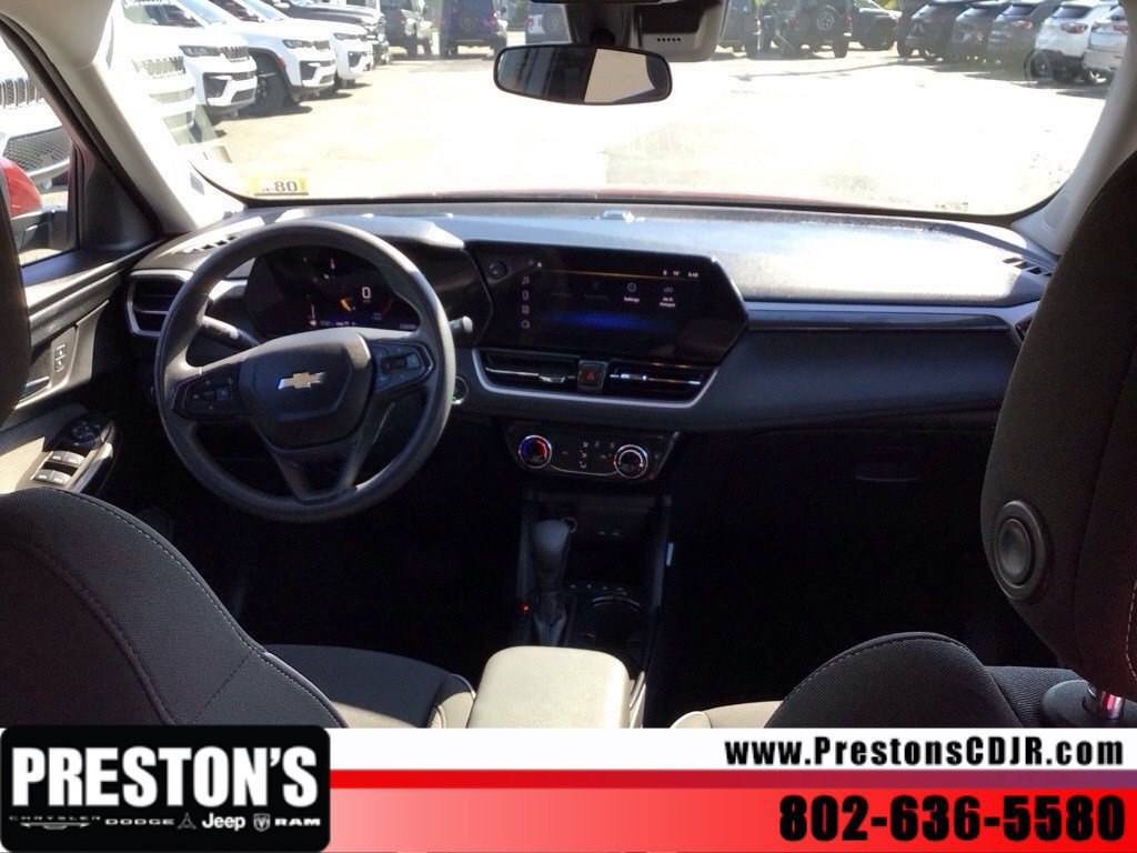 Used 2025 Chevrolet TrailBlazer LT AWD/4WD image 29