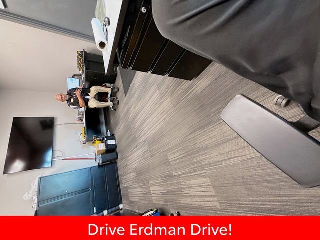 Used 2023 Toyota Highlander L image 37