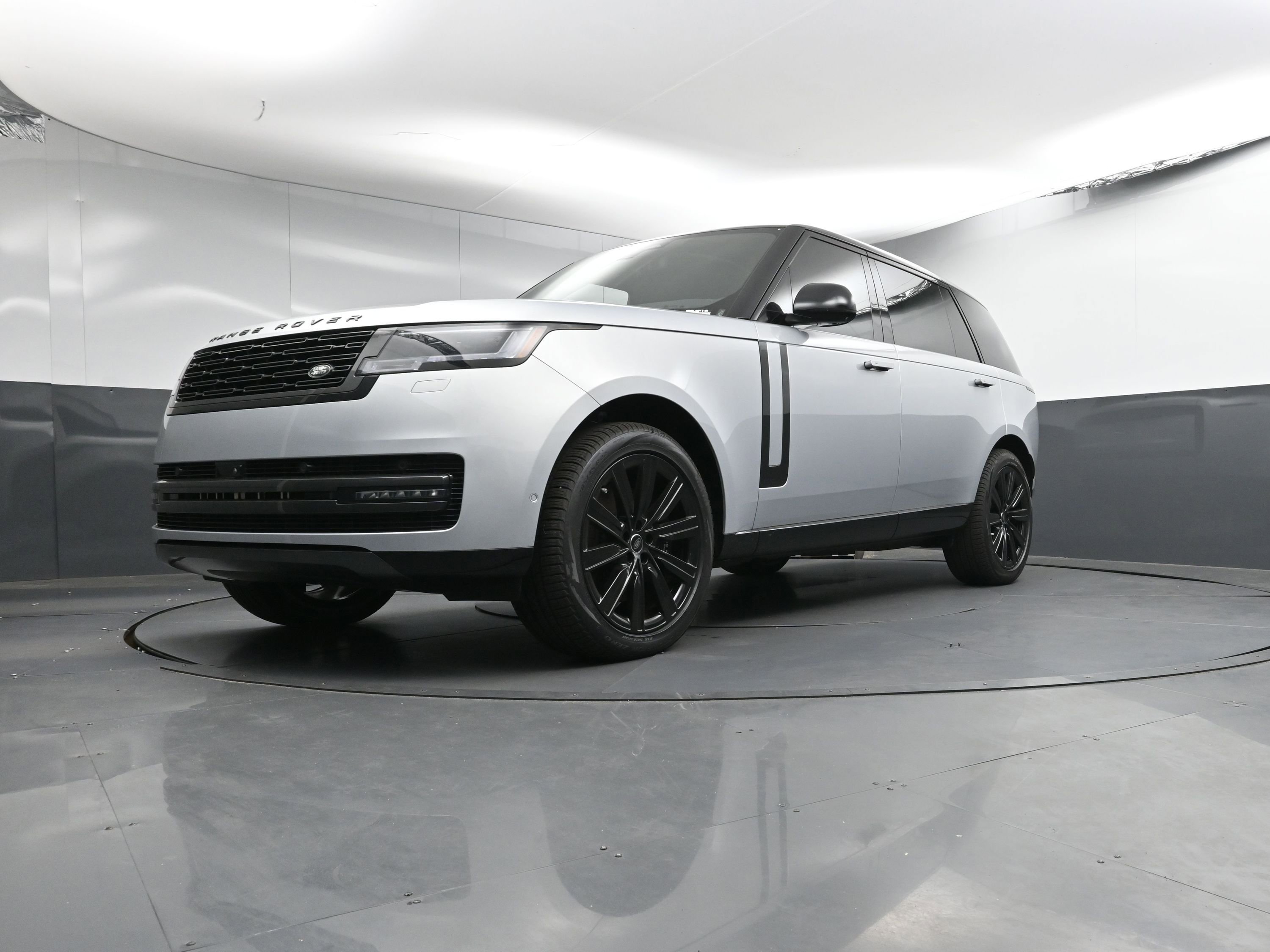 New 2025 Land Rover Range Rover Long Wheelbase SE image 26