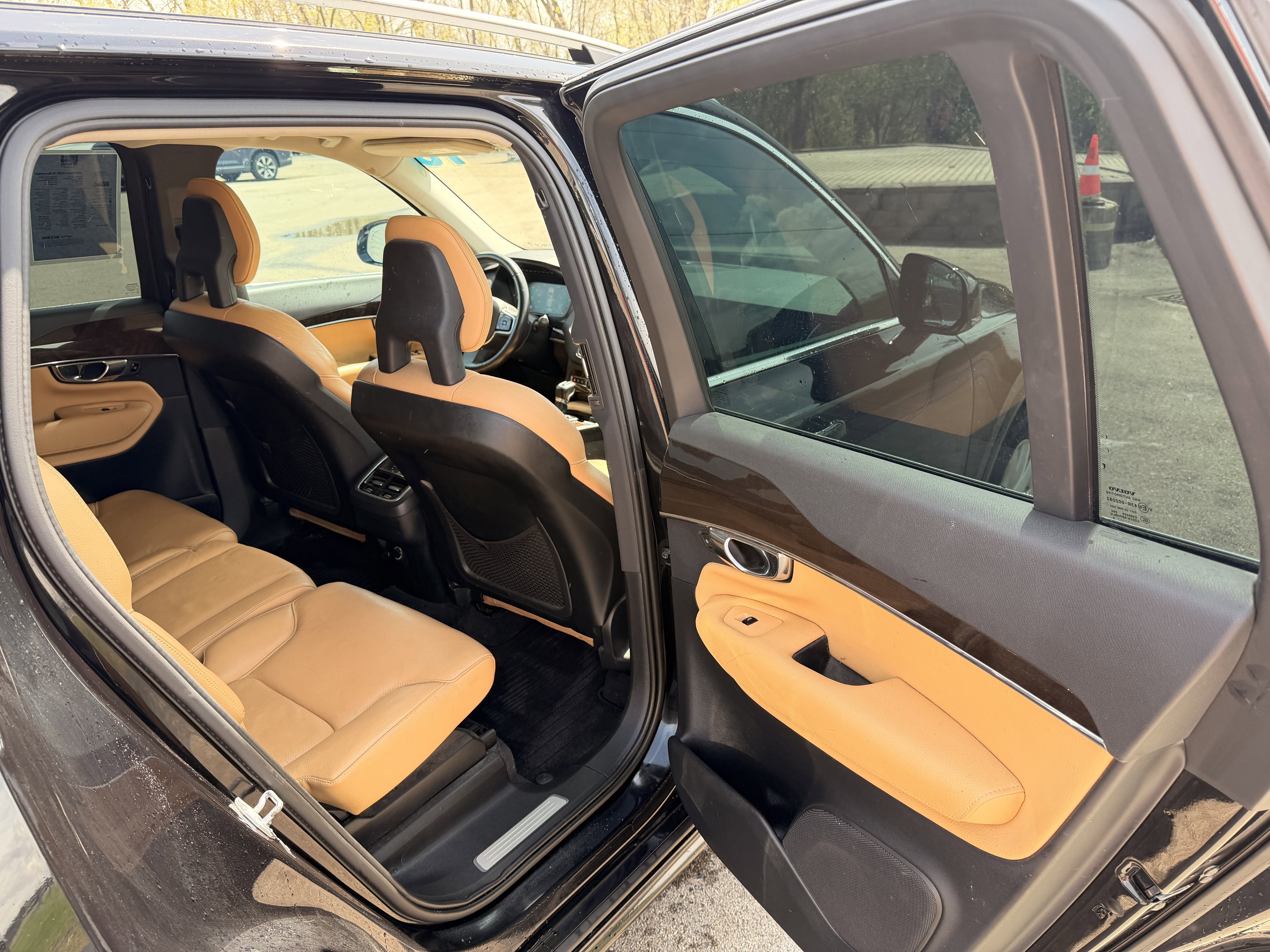 Used 2016 Volvo XC90 T6 Momentum w/ Momentum Plus Package image 14