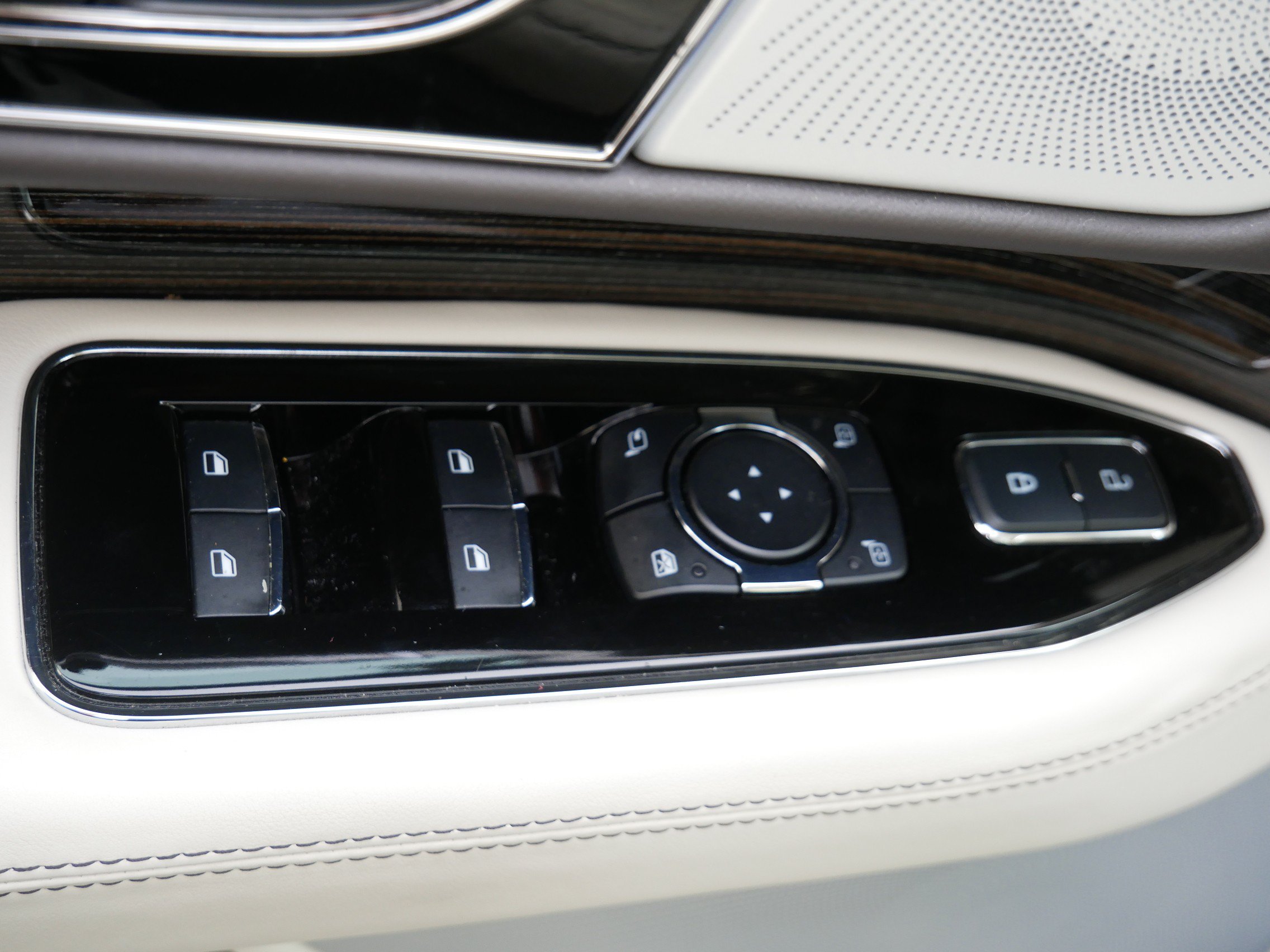 Used 2024 Lincoln Navigator Black Label AWD/4WD image 8
