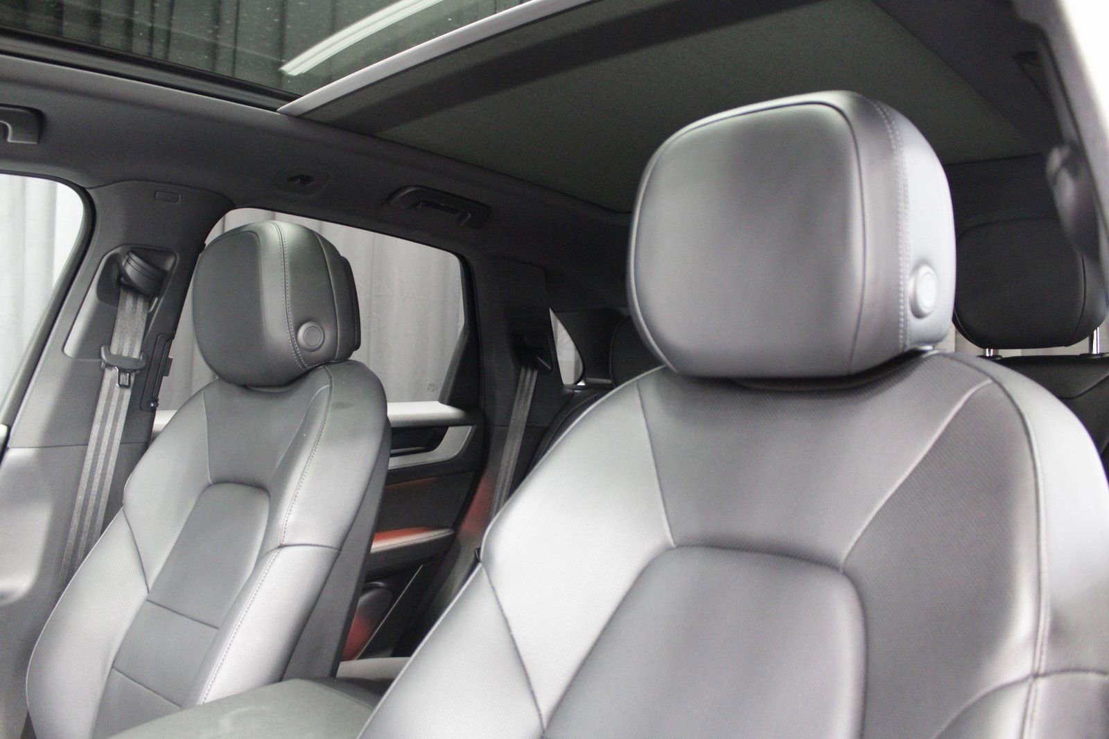 Certified 2025 Porsche Cayenne image 5