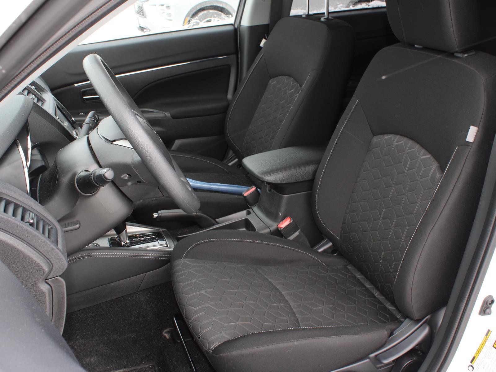 Used 2025 Mitsubishi Outlander Sport ES image 13
