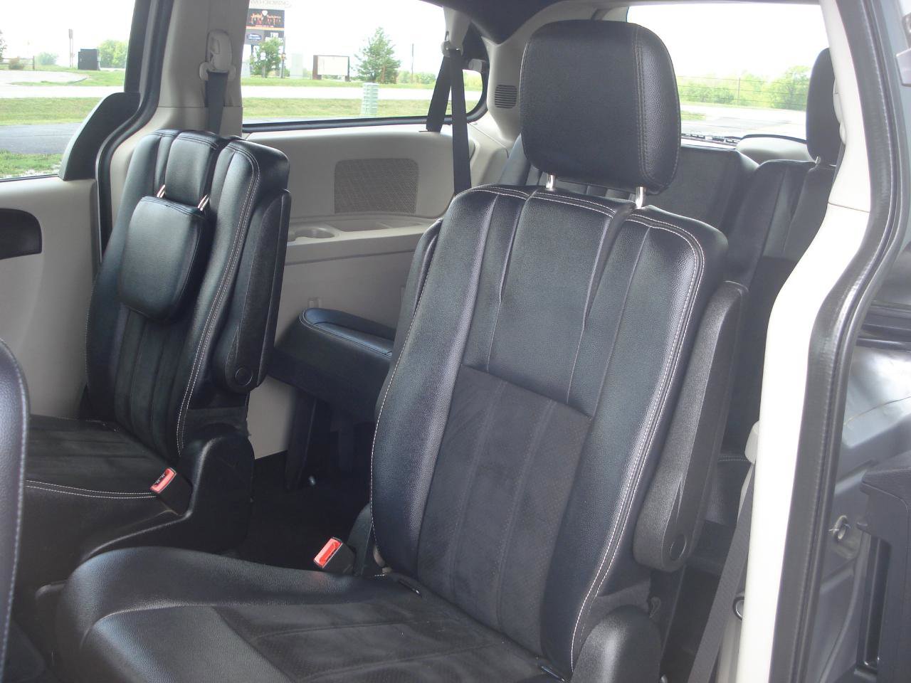 Used 2018 Dodge Grand Caravan SXT image 37