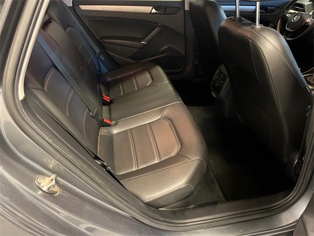 Used 2021 Volkswagen Passat 2.0T SE image 10