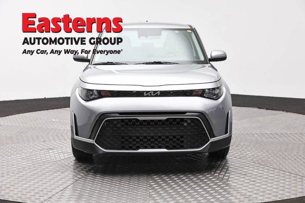 Used 2023 Kia Soul LX w/ Option Group 015 FWD image 2