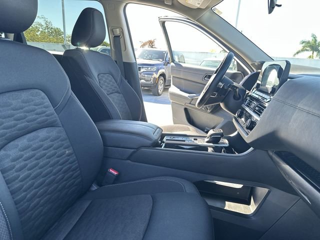 Used 2025 Nissan Pathfinder SV image 27