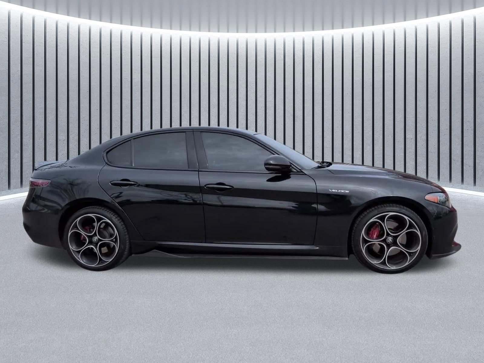 Used 2024 Alfa Romeo Giulia Veloce image 5