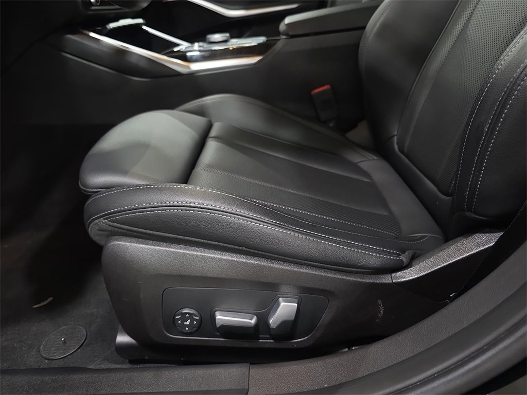 Certified 2023 BMW 330i xDrive Sedan w/ Convenience Package image 24