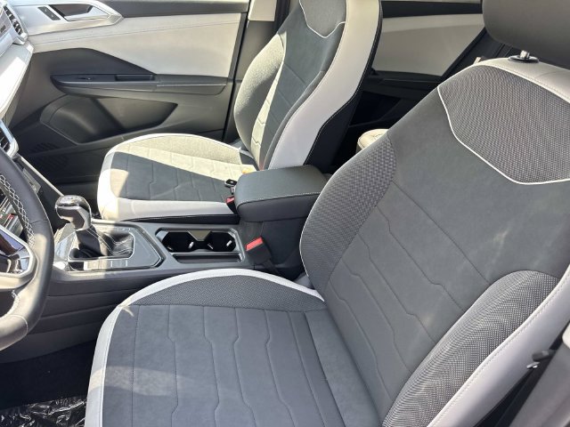 New 2026 Volkswagen Taos SE FWD image 22