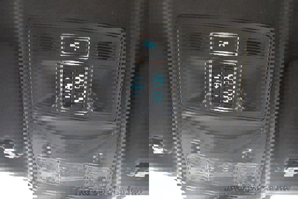 Used 2015 Jaguar XJ image 52