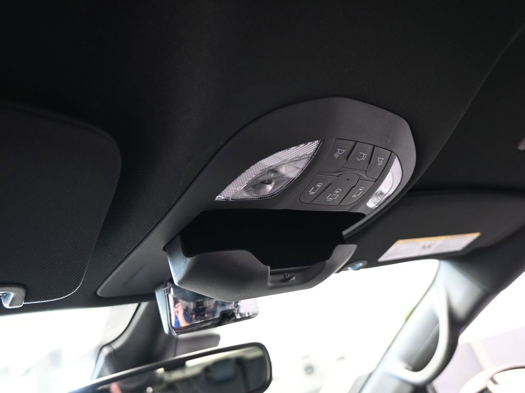 Used 2025 Chrysler Pacifica Select image 25