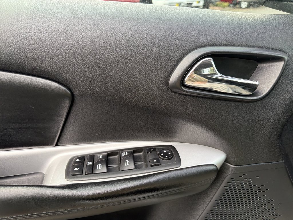Used 2020 Dodge Journey SE FWD image 23