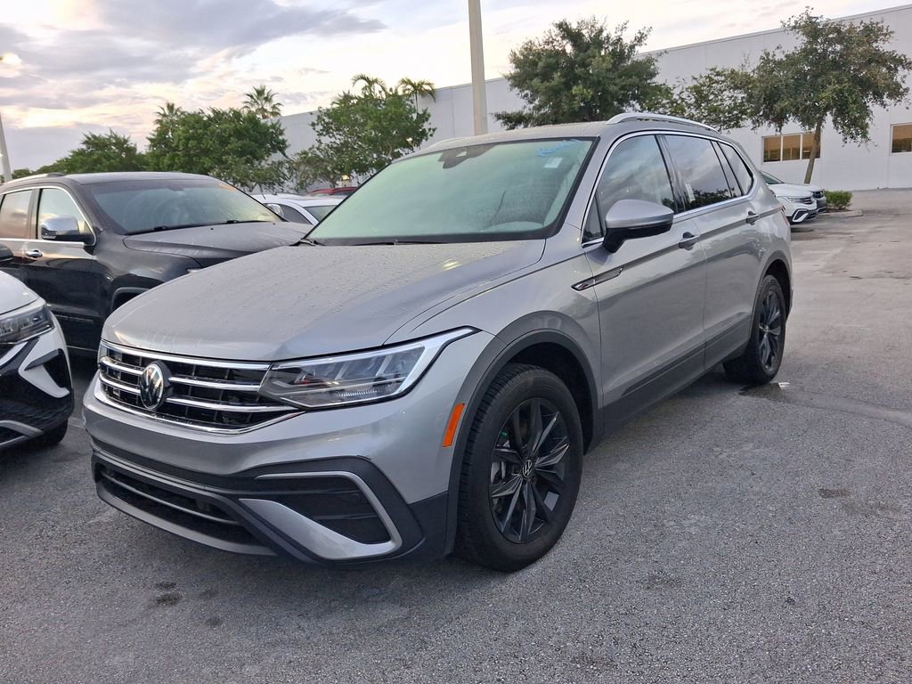 Used 2024 Volkswagen Tiguan SE FWD image 2