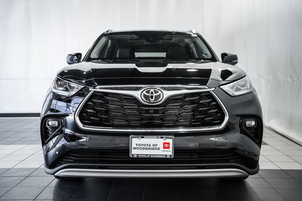 New 2026 Toyota Highlander Platinum image 2