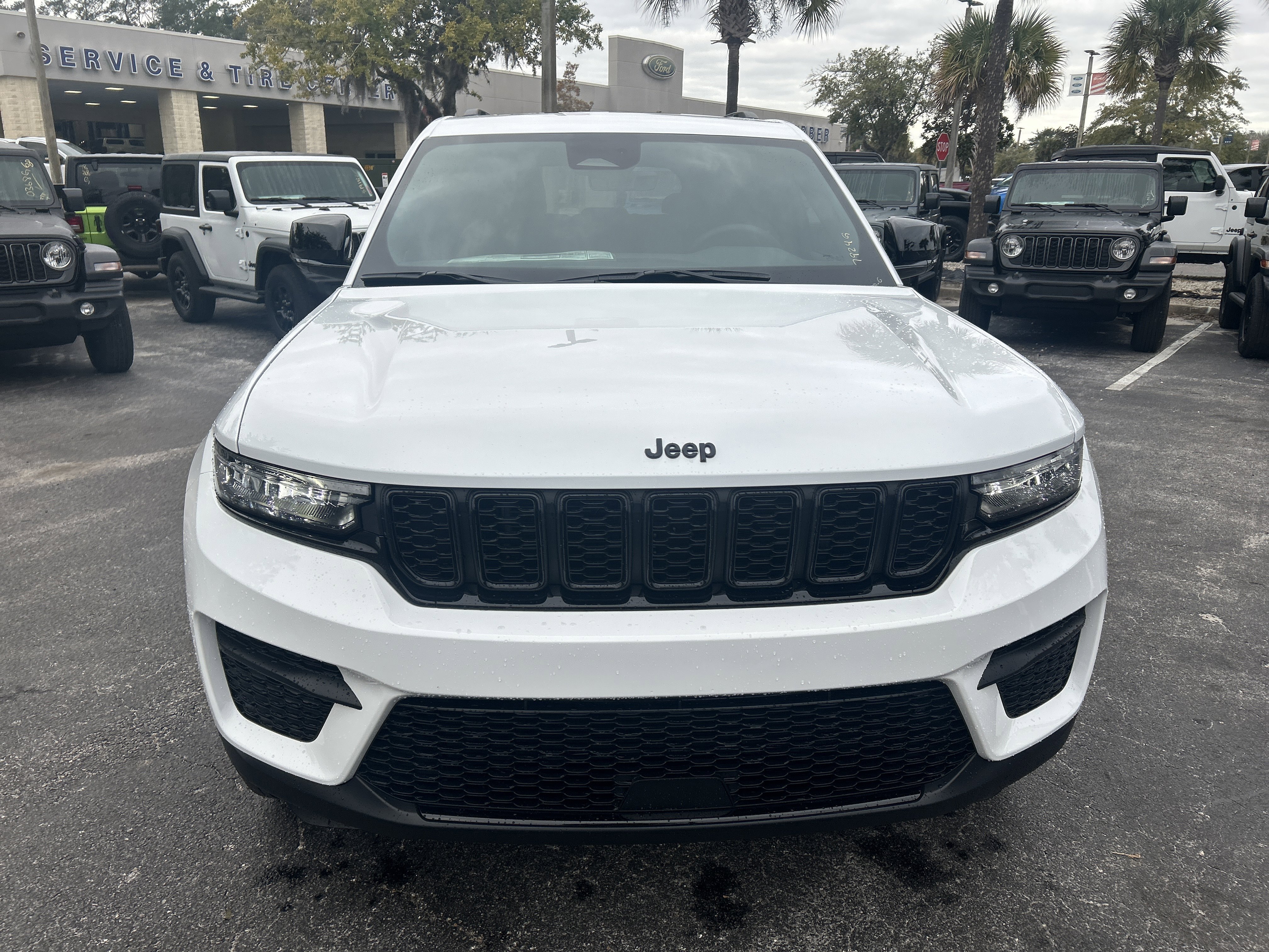 New 2025 Jeep Grand Cherokee Altitude image 2