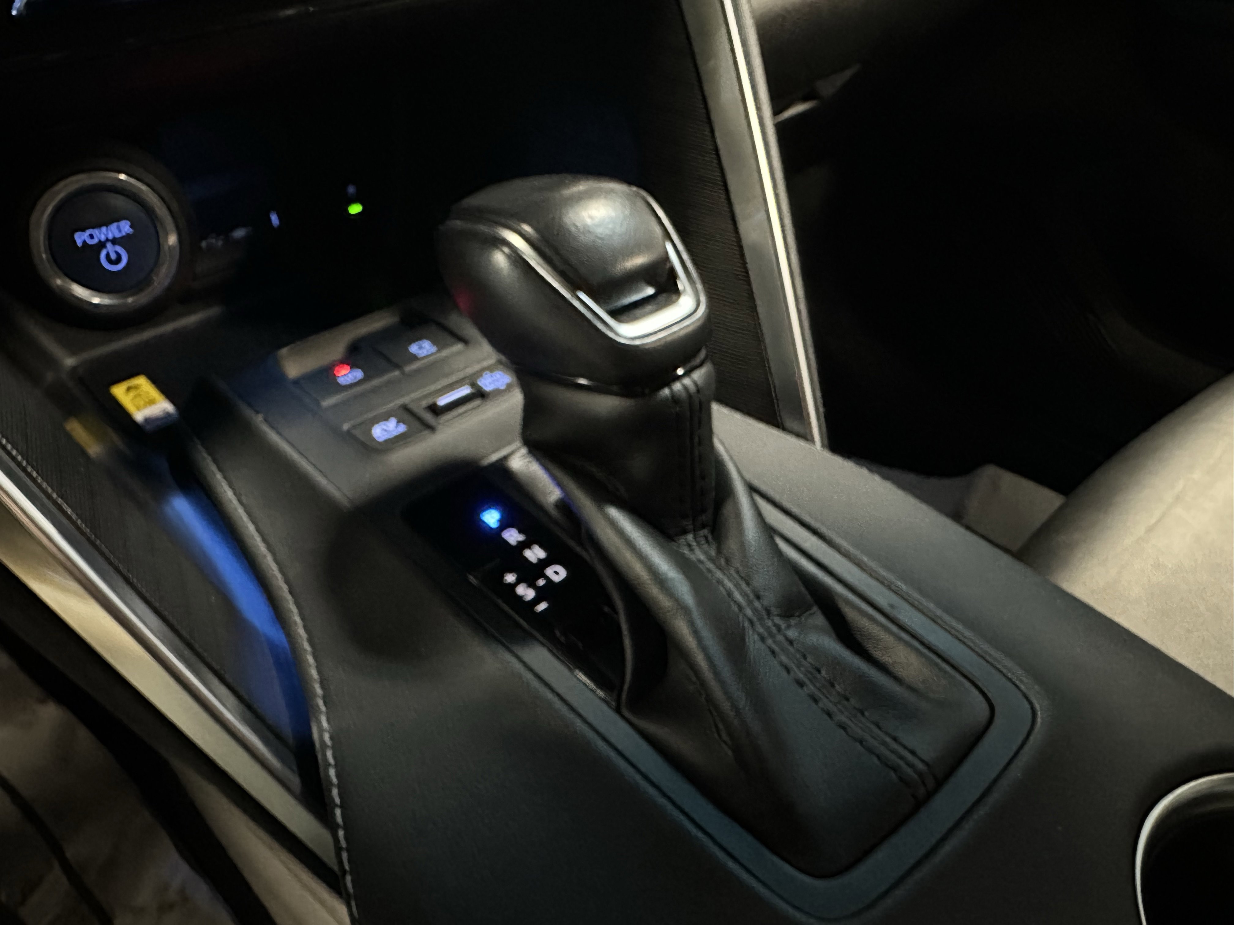 Used 2021 Toyota Venza XLE w/ Carpet Mat Package (TMS) image 13