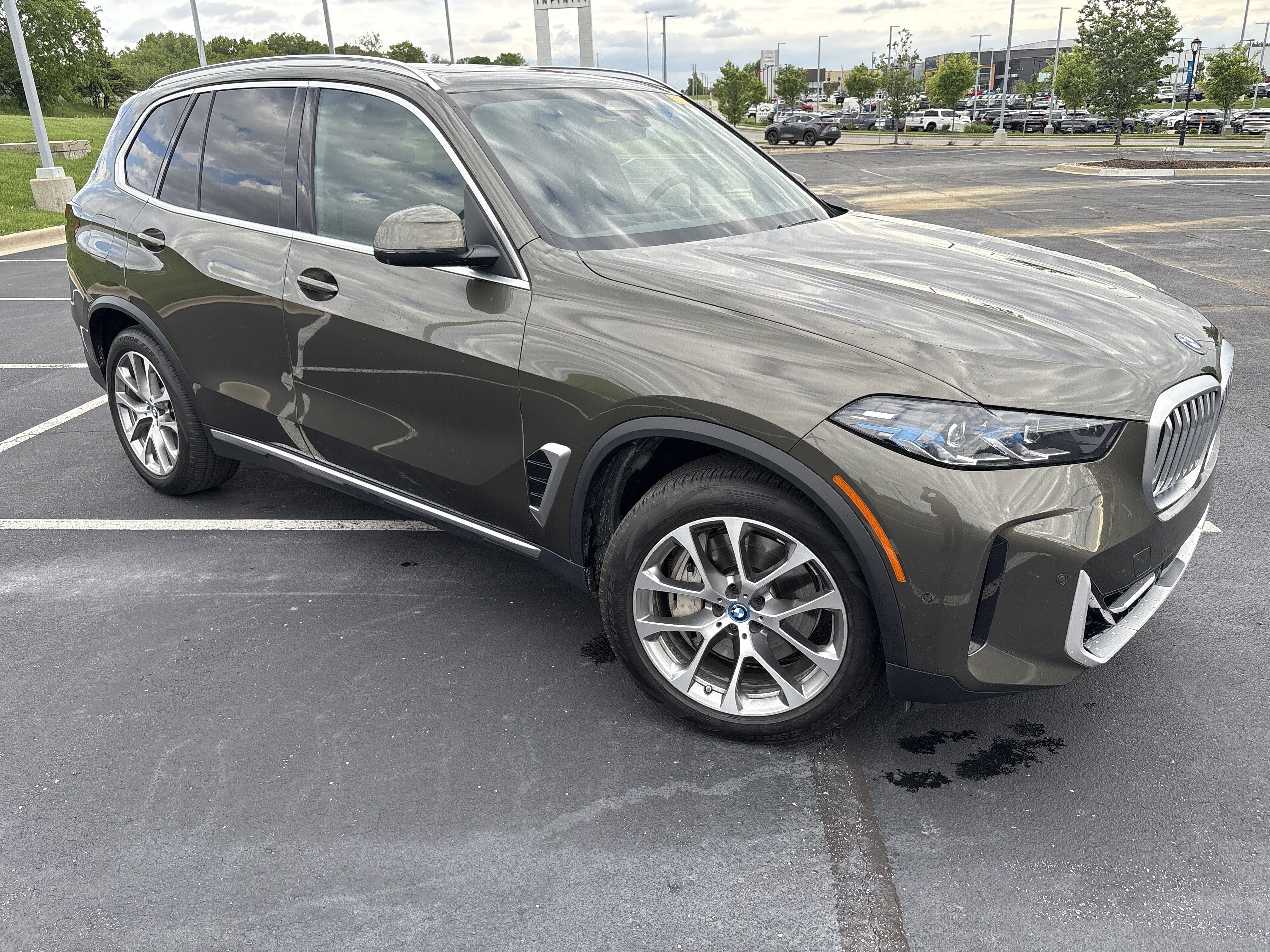 Used 2025 BMW X5 xDrive50e w/ Parking Assistance Package AWD/4WD image 29