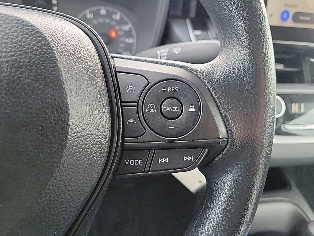 Used 2025 Toyota Corolla LE image 23