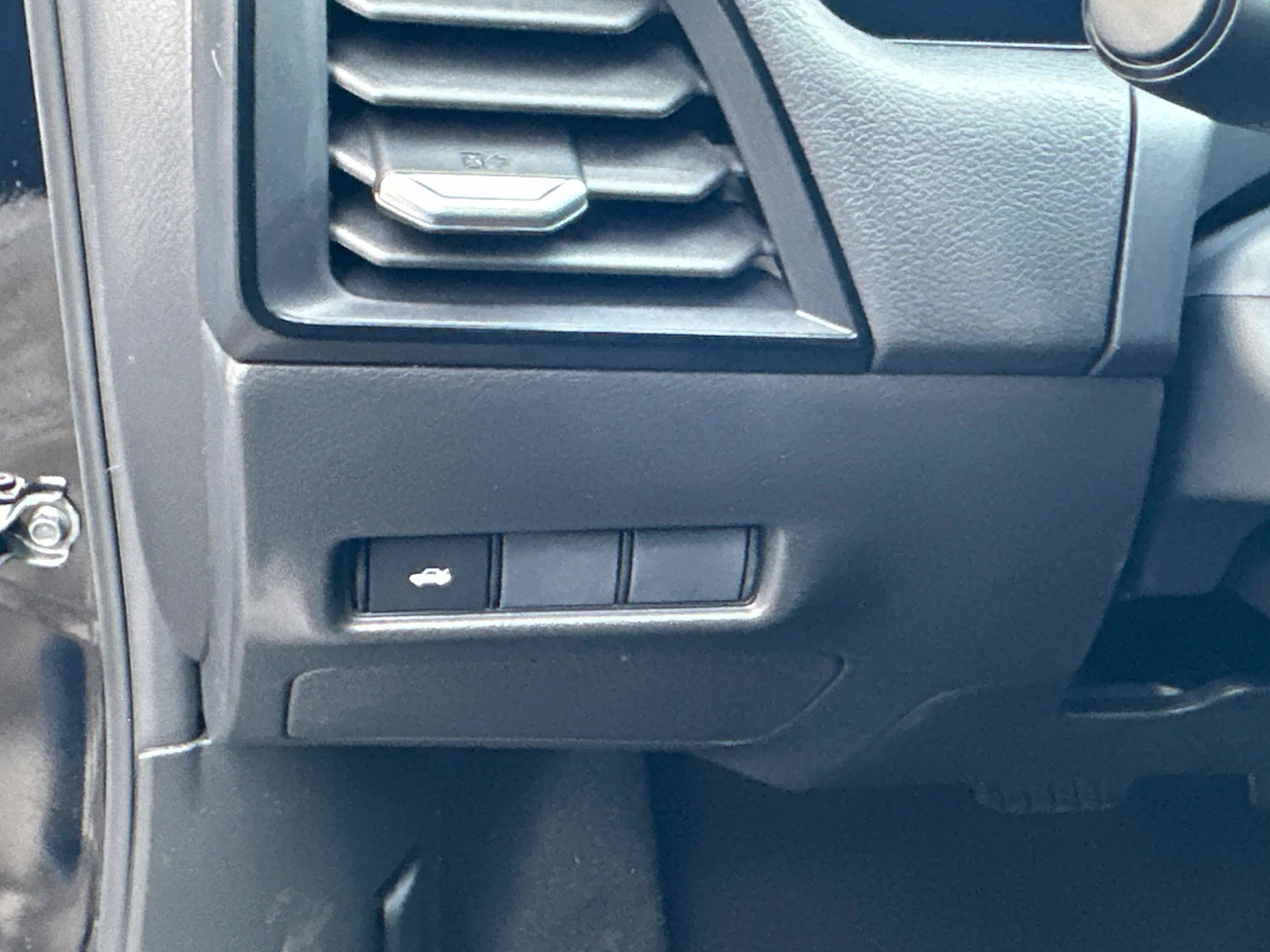 New 2026 Nissan Sentra SR w/ Floor Mat Package FWD image 20