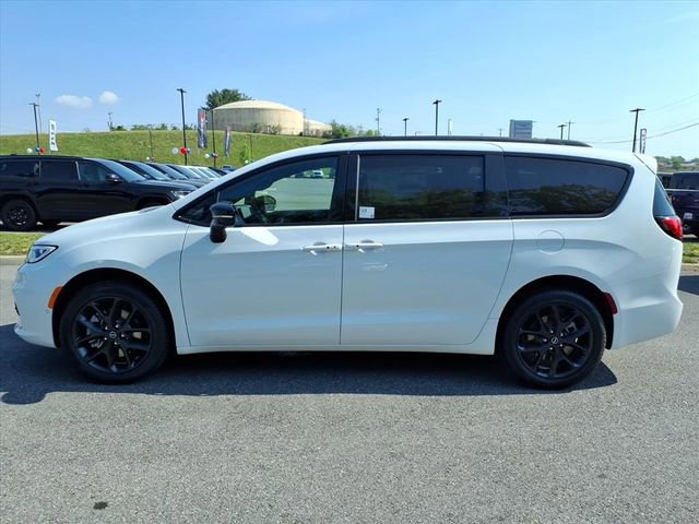 New 2026 Chrysler Pacifica Limited w/ S Appearance Package AWD/4WD image 8
