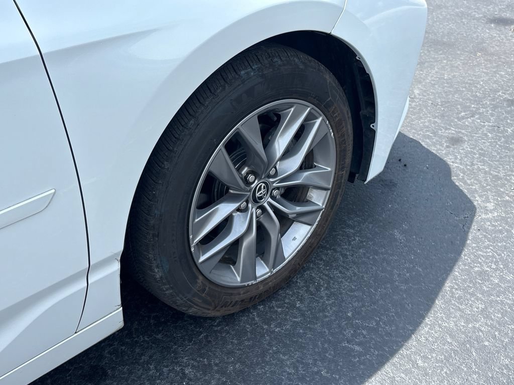 Used 2020 Toyota Avalon XLE w/ Moonroof Package FWD image 30