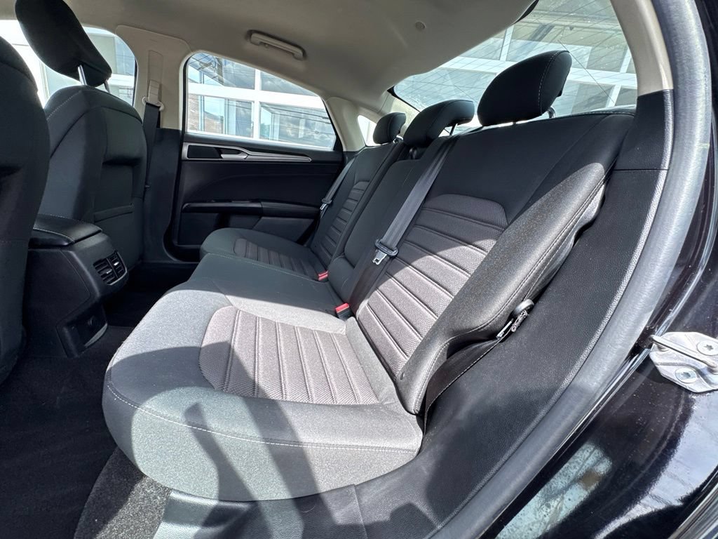 Used 2020 Ford Fusion SE FWD image 24