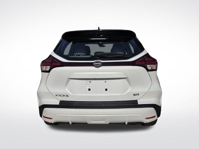 Used 2023 Nissan Kicks SR w/ SR Premium Package FWD image 8